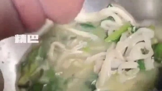 20岁小伙给40多岁熟女舔屄，气质黑丝熟女
