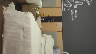 九头身170cm顶级美腿女神第一骚女暴力自慰，女用20CM长屌倒模骑坐，双洞齐开爽翻天，搞得呼吸急促