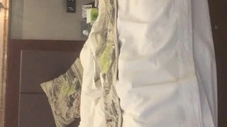 美丽的少女拥有惊人的天然乳房和屁股,高清骑乘