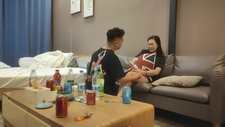 超级巨乳白皙大奶，露脸女上位大战小鲜肉哥哥，无套打桩，洗澡，深喉对白刺激