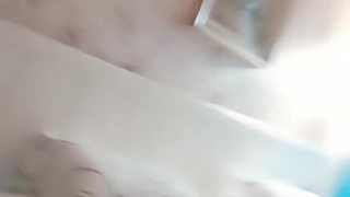 为我的前男友交换我:一个热辣的xxx视频,带有扭曲