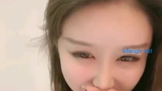 年轻的拉丁美女Jaslin Diaz在中出视频中支配一个年长的男人