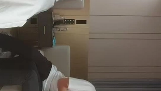 人氣美女【幼齒】洗澡特寫道具自慰高潮噴水我不行啦床單濕成這樣啦2