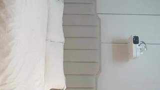 沙发上各种姿势操有肉臀的良家少妇